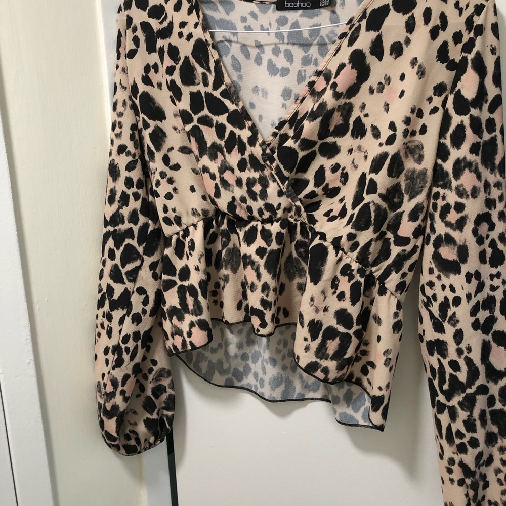 Boohoo/blush pink and Black Leopard-Print Blouse